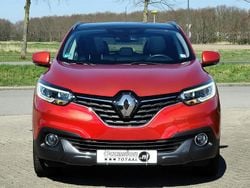 Rood, metallic lak Gebruikt 2015 Renault Kadjar Intens SUV | € 13.950 (Duur)
