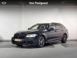 Carbonschwarz (416) Gebruikt 2023 BMW 530e Comfort Edition Stationwagen | € 44.900 (Eerlijke prijs)