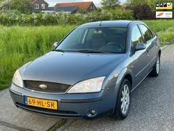 Grijs, metallic lak Gebruikt 2001 Ford Mondeo Hatchback | € 1.749 (Eerlijke prijs)