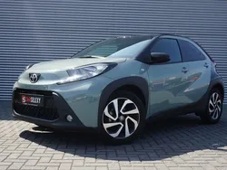 Groen Gebruikt 2024 Toyota Aygo Pulse Hatchback | € 21.675 (Eerlijke prijs)