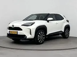 Pure white (licht wit) Gebruikt 2023 Toyota Yaris Limited SUV | € 28.980