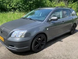 Grijs Gebruikt 2005 Toyota Avensis Luna Stationwagen | € 1.450 (Duur)