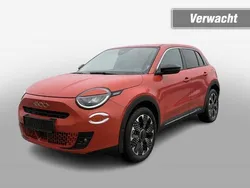 Oranje, metallic lak Gebruikt 2023 Fiat 600 La Prima Hatchback | € 27.950