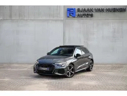Grijs Gebruikt 2022 Audi A3 Competition Hatchback | € 37.950 (Eerlijke prijs)