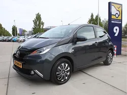 Grijs Gebruikt 2018 Toyota Aygo X-play Hatchback | € 9.949 (Goede deal)