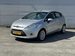 Grijs, metallic lak Gebruikt 2012 Ford Fiesta Titanium Hatchback | € 7.450 (Eerlijke prijs)