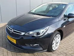 Zwart Gebruikt 2016 Opel Astra Edition Hatchback | € 9.350 (Eerlijke prijs)