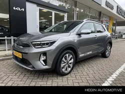 Grijs, metallic lak Gebruikt 2024 Kia Stonic SUV | € 24.400 (Eerlijke prijs)