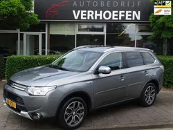 Grijs, metallic lak Gebruikt 2015 Mitsubishi Outlander P-HEV Edition SUV | € 17.950 (Goede deal)
