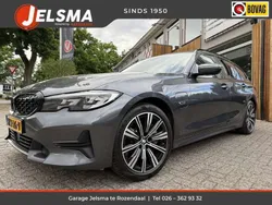 Grijs, metallic lak Gebruikt 2022 BMW 330 Sport Line Stationwagen | € 27.500