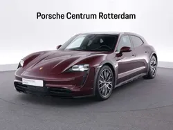 Cherry metallic Gebruikt 2022 Porsche Taycan Cross Turismo Sedan | € 67.500 (Super prijs)