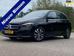 Zwart Gebruikt 2020 Mercedes B180 Business MPV | € 22.950 (Goede deal)