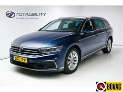 Blauw Gebruikt 2022 VW Passat Business Stationwagen | € 23.950 (Goede deal)