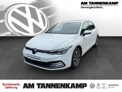 Wit Gebruikt 2022 VW Golf VIII Active Sedan | € 28.806 (Eerlijke prijs)