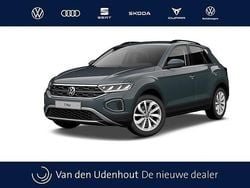 Blauw, metallic lak Nieuw 2025 VW T-Roc Edition SUV | € 35.152 (Goede deal)