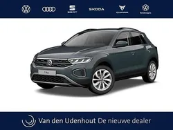 Blauw, metallic lak Nieuw 2025 VW T-Roc Edition SUV | € 35.325 (Goede deal)