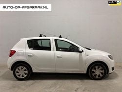 Wit Gebruikt 2014 Dacia Sandero Lauréate Hatchback | € 2.888 (Super prijs)