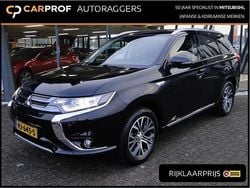 Zwart (metallic) Gebruikt 2015 Mitsubishi Outlander P-HEV SUV | € 15.945 (Iets duurder)