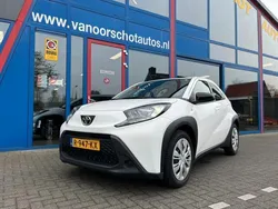 Wit Gebruikt 2022 Toyota Aygo Play Hatchback | € 14.650 (Eerlijke prijs)