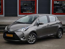 Grijs Gebruikt 2017 Toyota Yaris Hybrid Executive Hatchback | € 16.950 (Iets duurder)