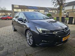Zwart Gebruikt 2016 Opel Astra Innovation Hatchback | € 9.950 (Eerlijke prijs)