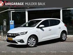 Wit Gebruikt 2024 Dacia Sandero Expression Hatchback | € 21.695 (Eerlijke prijs)