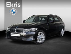 Zwart Gebruikt 2022 BMW 320e Executive Stationwagen | € 31.900 (Goede deal)