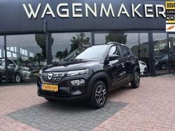 Zwart, metallic lak Gebruikt 2023 Dacia Spring Comfort Hatchback | € 10.450 (Goede deal)