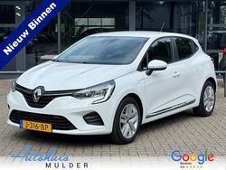 Wit Gebruikt 2020 Renault Clio V Zen Hatchback | € 13.445 (Eerlijke prijs)
