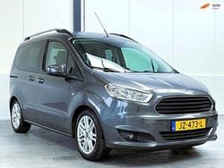 Grijs Gebruikt 2015 Ford Tourneo Courier MPV | € 9.750 (Iets duurder)