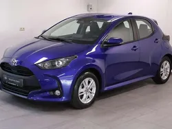 Blauw, metallic lak Gebruikt 2024 Toyota Yaris Hybrid Active Hatchback | € 23.449 (Eerlijke prijs)