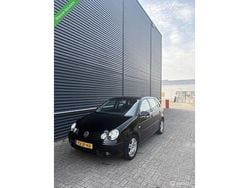 Zwart Gebruikt 2002 VW Polo Highline Hatchback | € 1.250 (Goede deal)