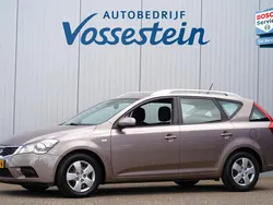 Beige, metallic lak Gebruikt 2010 Kia Ceed Hatchback | € 4.600 (Eerlijke prijs)