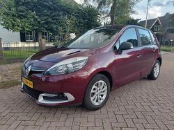 Rood Gebruikt 2014 Renault Scénic III Bose Edition MPV | € 1.750