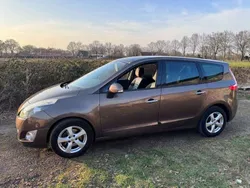 Bruin Gebruikt 2010 Renault Mégane III Hatchback | € 4.999 (Eerlijke prijs)