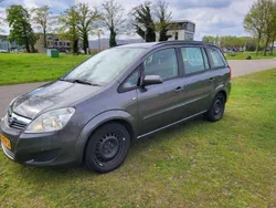 Grijs Gebruikt 2009 Opel Zafira Cosmo MPV | € 2.500 (Eerlijke prijs)