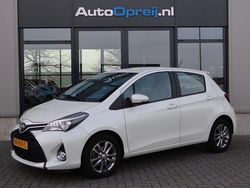 Wit Gebruikt 2015 Toyota Yaris Hatchback | € 11.995 (Eerlijke prijs)