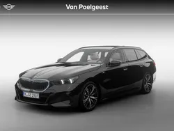 Saphirschwarz metallic (zwart metallic) Nieuw 2025 BMW 520 Comfort Edition Stationwagen | € 92.752 (Eerlijke prijs)