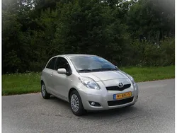 Beige Gebruikt 2010 Toyota Yaris Hatchback | € 4.950 (Eerlijke prijs)