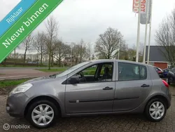 Grijs Gebruikt 2010 Renault Clio R.S. Expression Hatchback | € 2.850 (Eerlijke prijs)