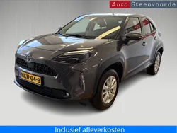 Grijs, metallic lak Gebruikt 2023 Toyota Yaris Cross SUV | € 27.995 (Eerlijke prijs)