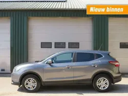 Grijs, metallic lak Gebruikt 2015 Nissan Qashqai Visia SUV | € 9.950 (Eerlijke prijs)