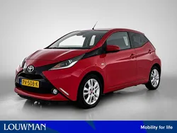 Fire red Gebruikt 2017 Toyota Aygo Hatchback | € 8.885 (Eerlijke prijs)