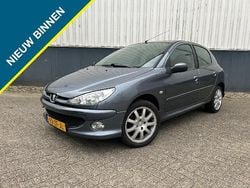Grijs Gebruikt 2008 Peugeot 206 Forever Hatchback | € 1.599 (Eerlijke prijs)