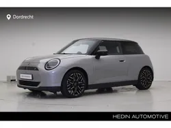 Grijs, metallic lak Gebruikt 2024 Mini Cooper SE Favoured Hatchback | € 35.895