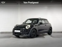 Midnight black (donker zwart) Gebruikt 2022 Mini Cooper Hatchback | € 22.850 (Eerlijke prijs)