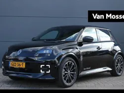 Zwart, metallic lak Gebruikt 2024 Renault R5 Iconic Hatchback | € 34.940 (Eerlijke prijs)