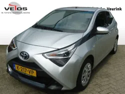 Grijs Gebruikt 2021 Toyota Aygo X-play Hatchback | € 13.500 (Iets duurder)