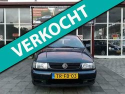 Blauw Gebruikt 1998 VW Polo Hatchback | € 899 (Goede deal)