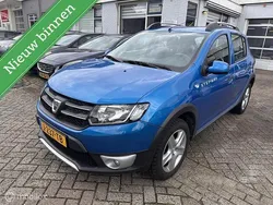 Blauw Gebruikt 2014 Dacia Sandero Lauréate Hatchback | € 5.475 (Eerlijke prijs)